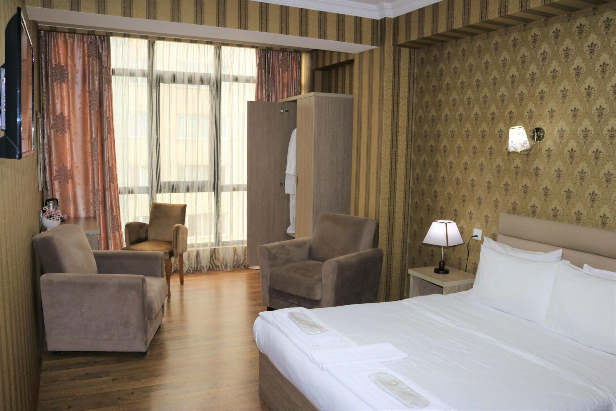 L Plaza Hotel Tbilisi Exterior foto