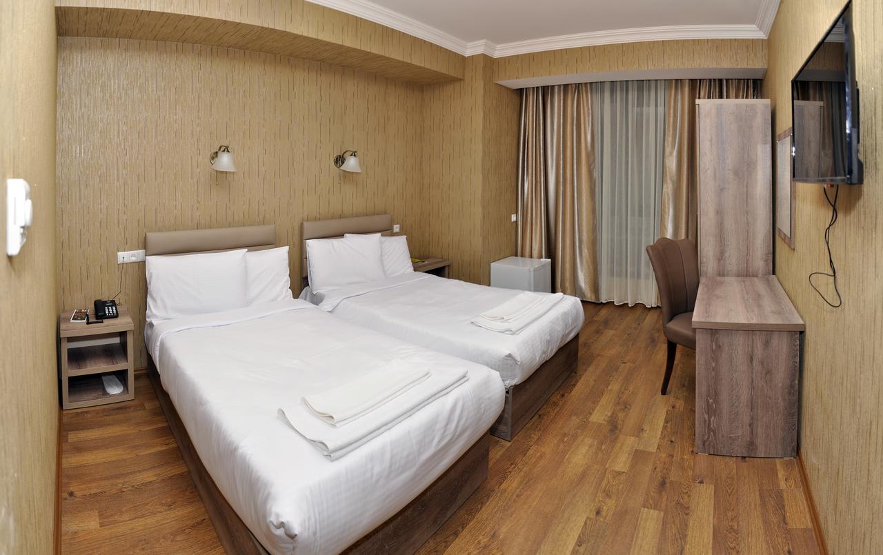 L Plaza Hotel Tbilisi Exterior foto