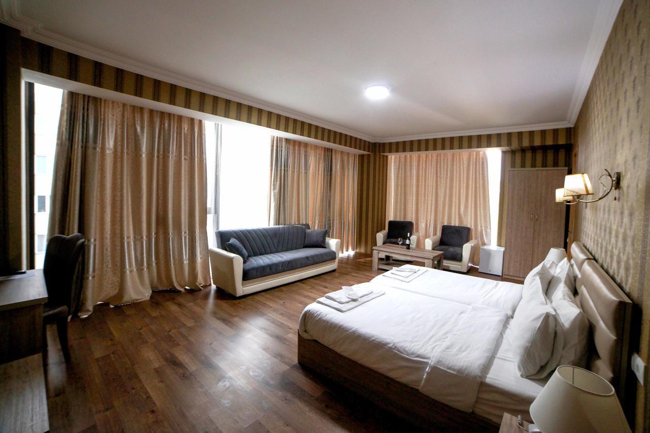 L Plaza Hotel Tbilisi Exterior foto