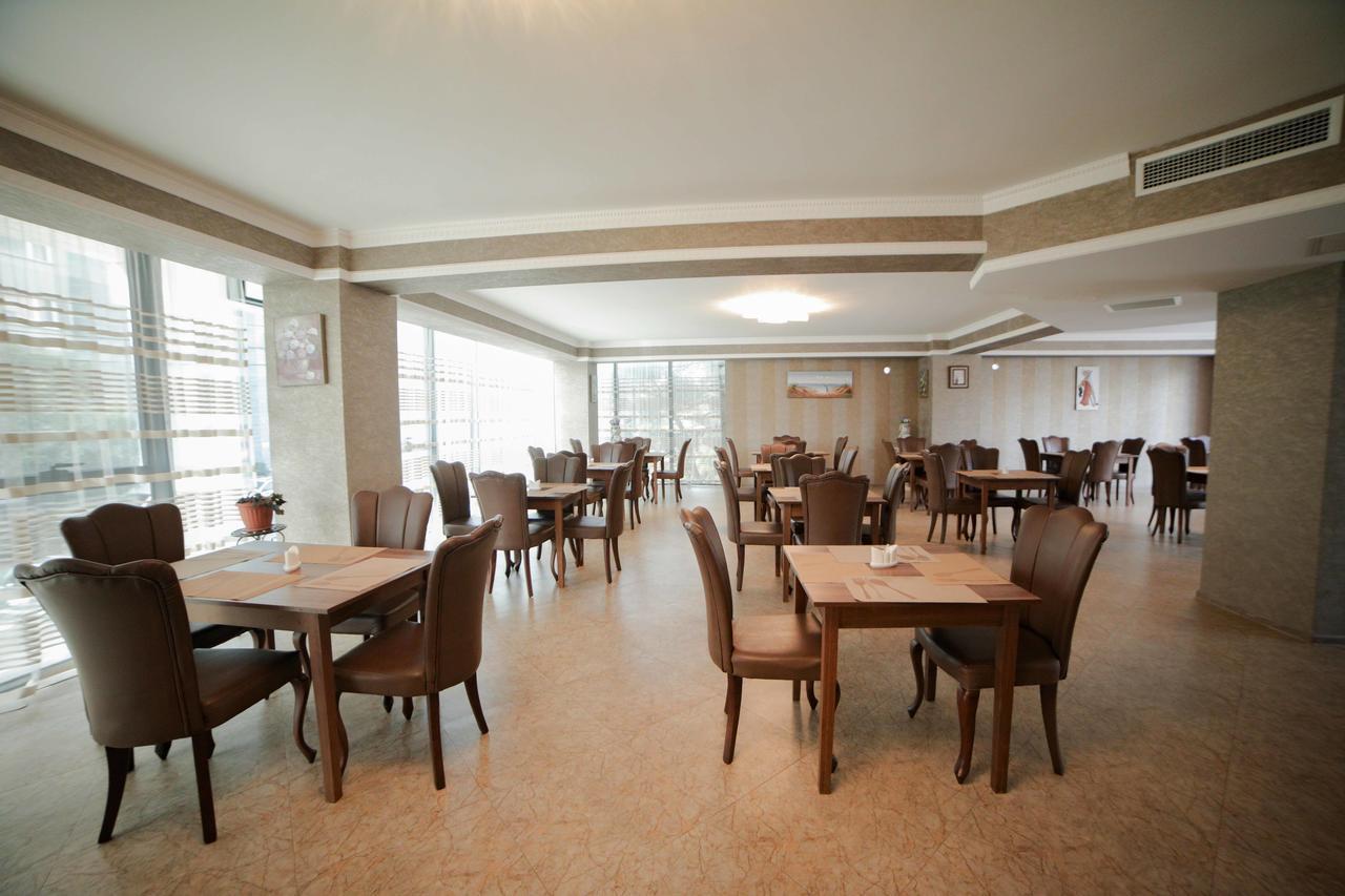 L Plaza Hotel Tbilisi Exterior foto