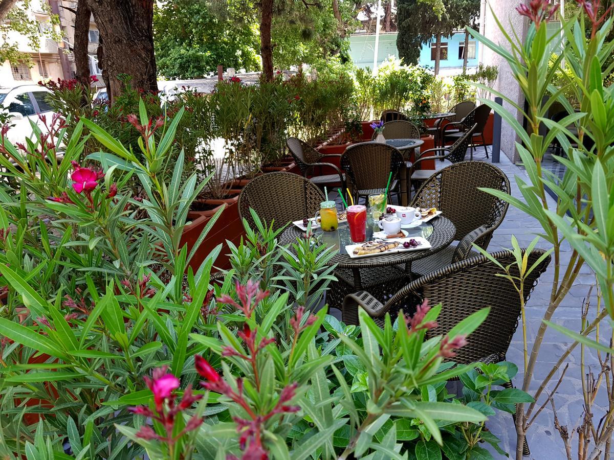 L Plaza Hotel Tbilisi Exterior foto