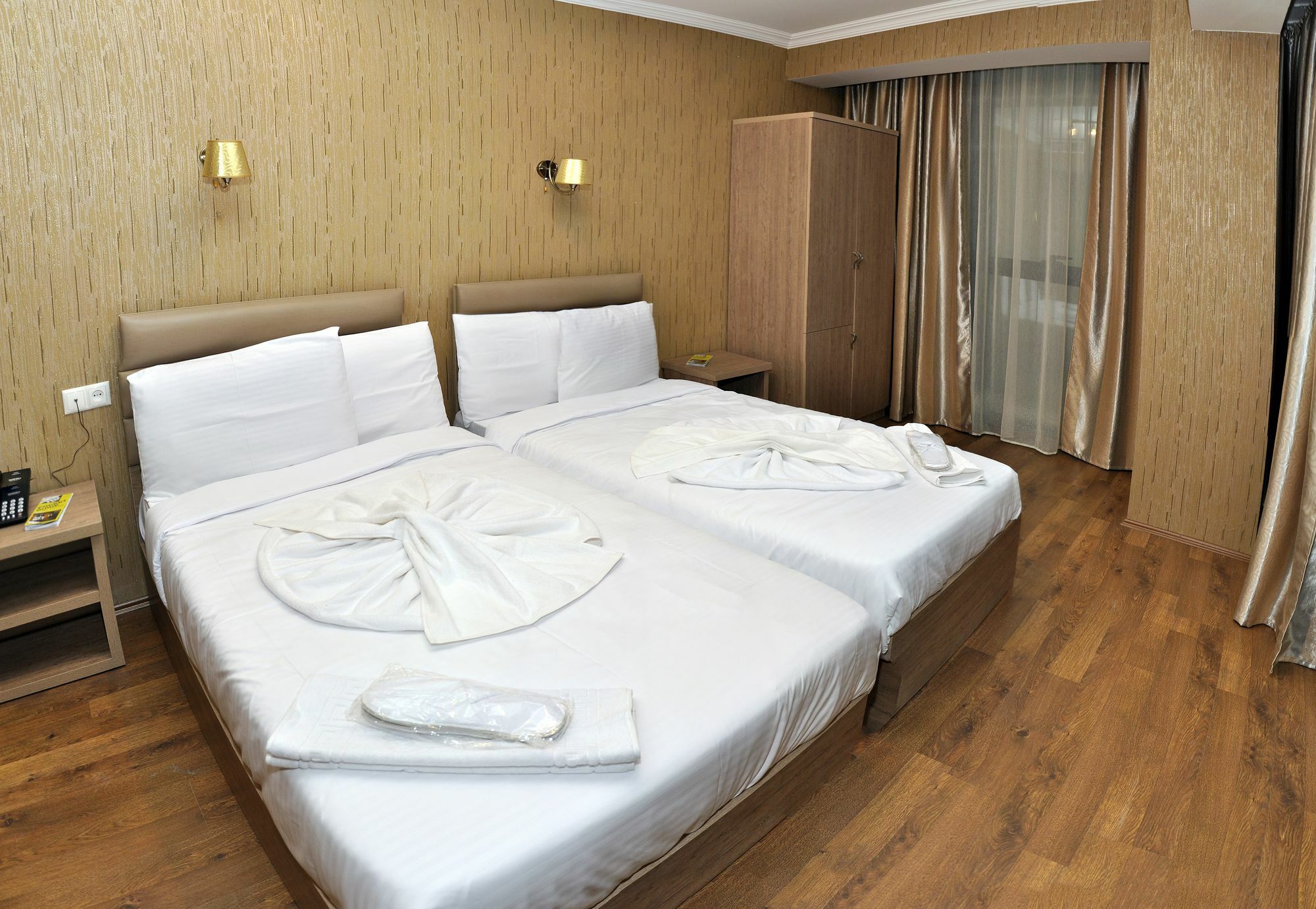 L Plaza Hotel Tbilisi Exterior foto