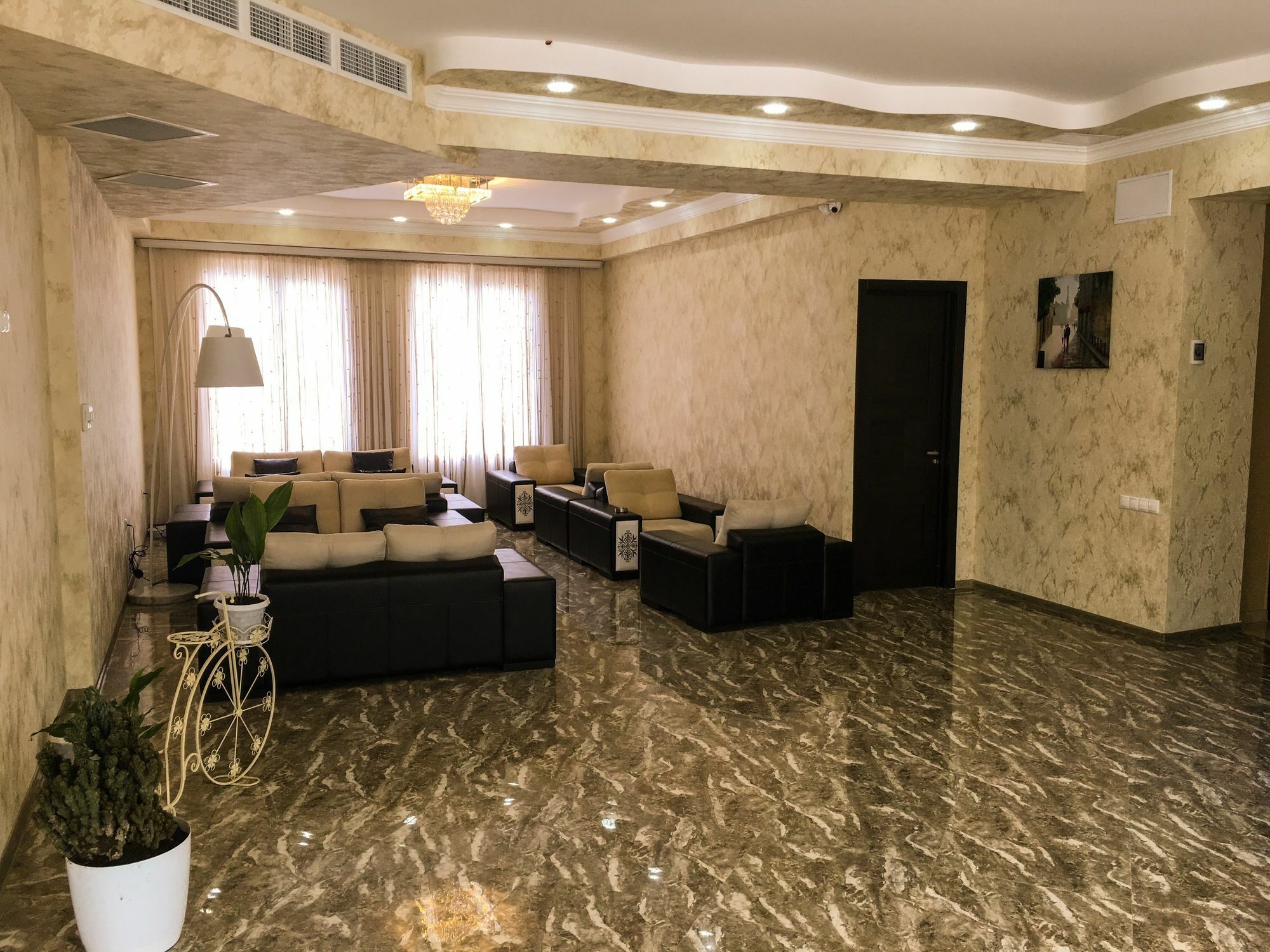L Plaza Hotel Tbilisi Exterior foto