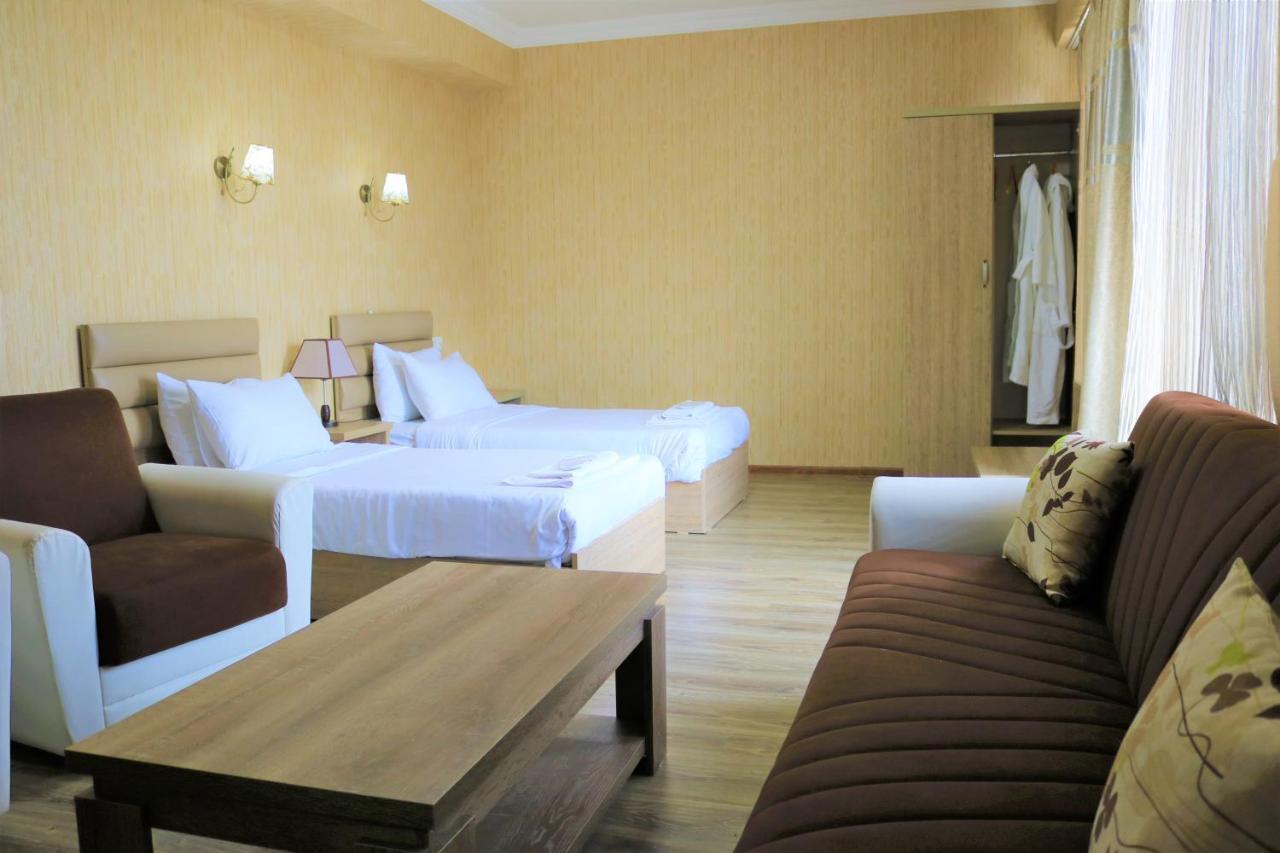 L Plaza Hotel Tbilisi Exterior foto